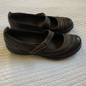 Clarks bendable slip-on shoes